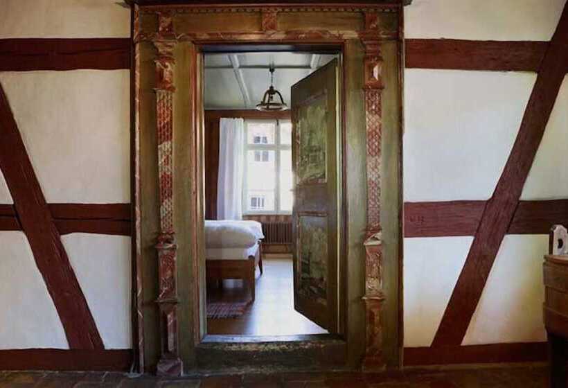 バス共有のスタンダードルーム, Hirschen Stammheim