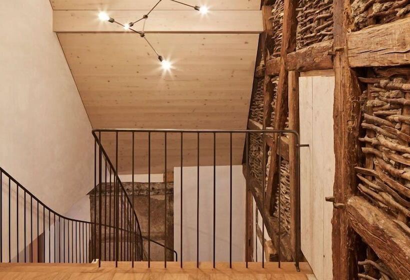 スタンダードルーム, Hirschen Stammheim