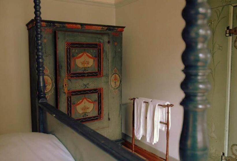 バス共有のスタンダードルーム, Hirschen Stammheim