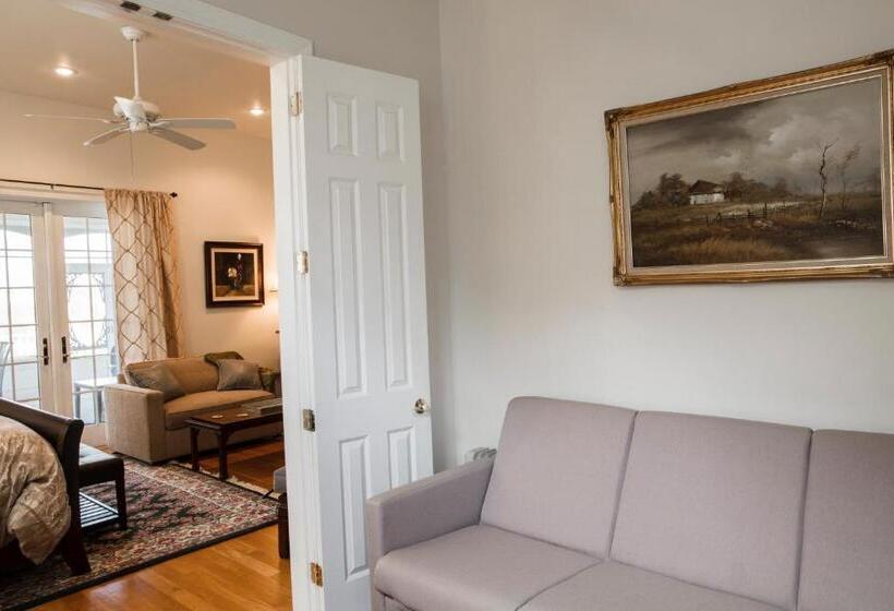 Люкс Повышенной Комфортности, Loudoun Valley Manor B&b