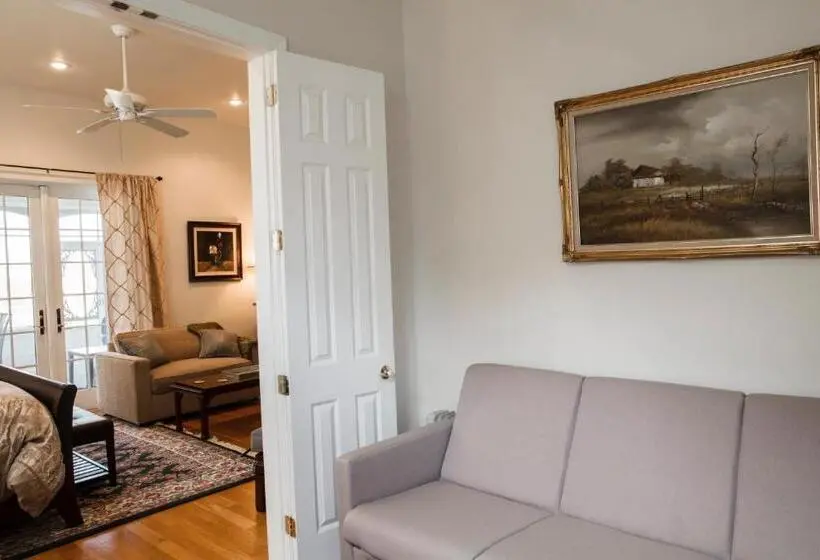 デラックススイート, Loudoun Valley Manor B&b