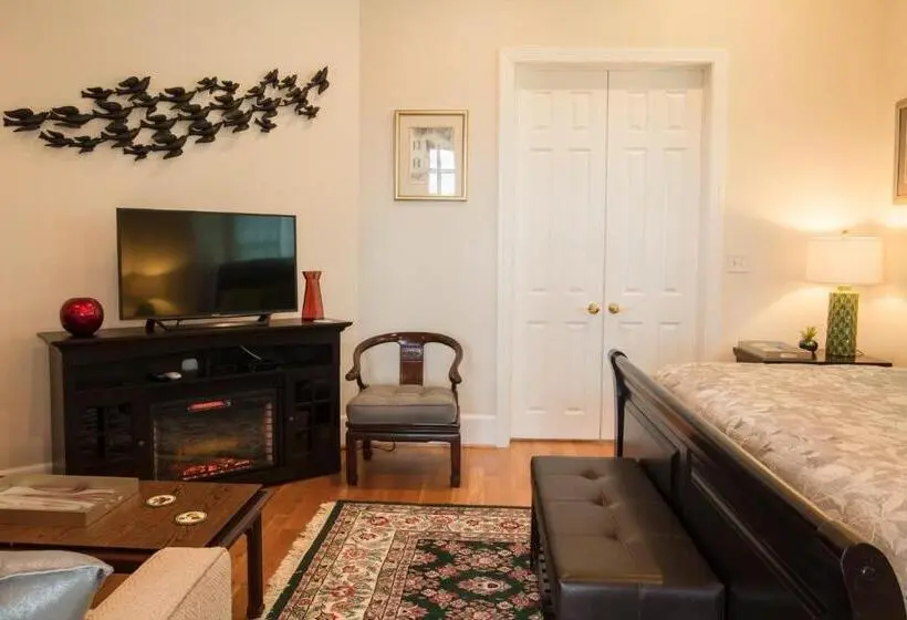 デラックススイート, Loudoun Valley Manor B&b