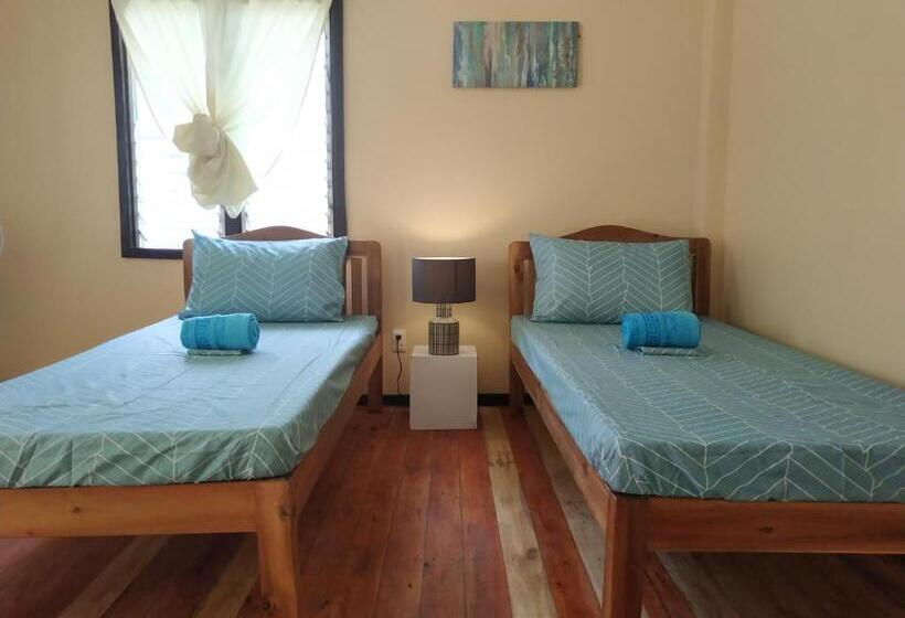 Chambre Deluxe avec Balcon, Nelmann's Nipa Huts