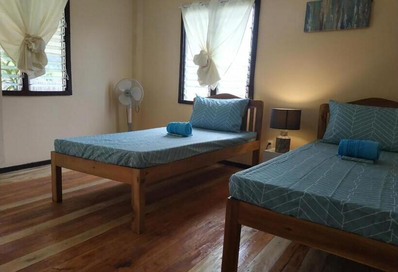 Chambre Deluxe avec Balcon, Nelmann's Nipa Huts