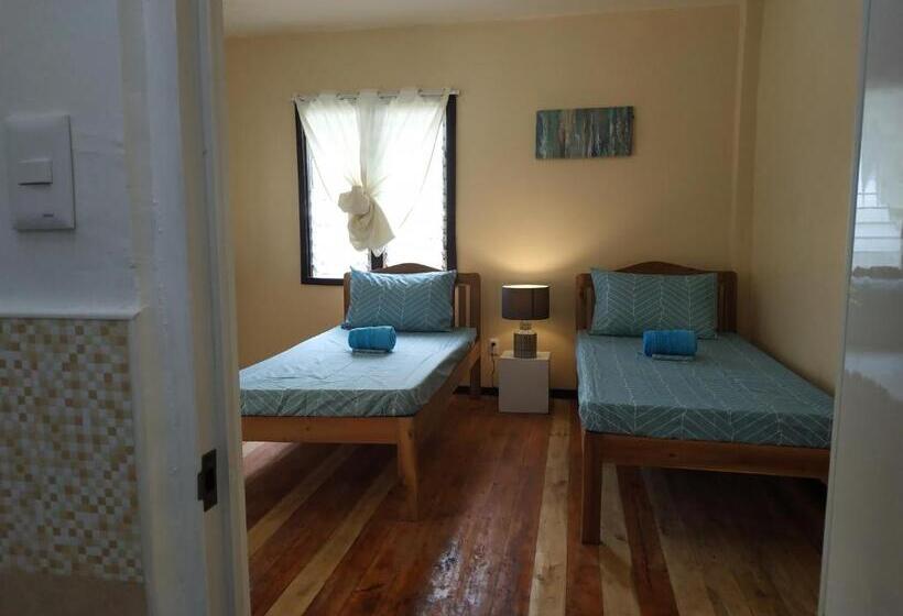 Chambre Deluxe avec Balcon, Nelmann's Nipa Huts