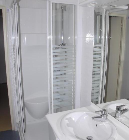 חדר משפחתי, Chez Chaumat