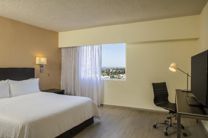 اتاق سوپریور با تخت بزرگ, Fiesta Inn Guadalajara Expo