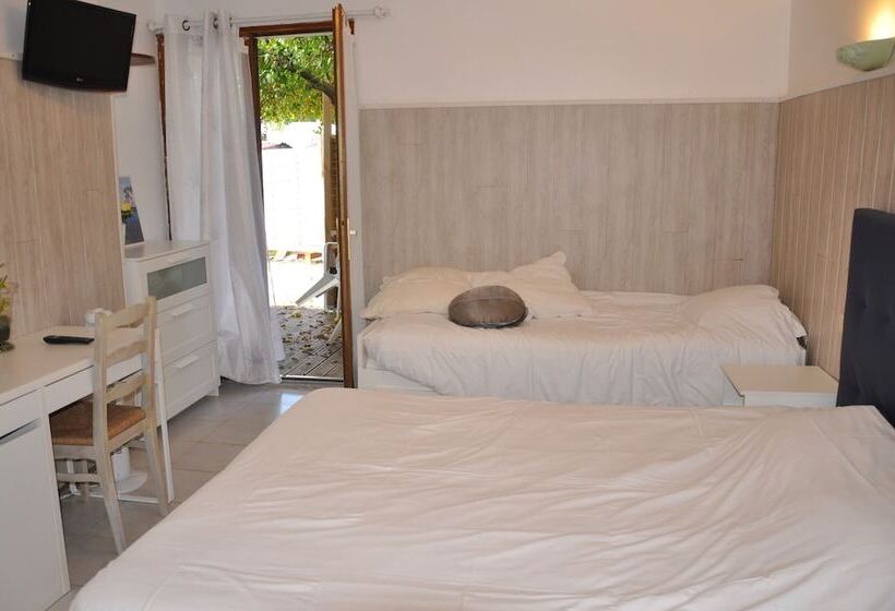 Семейный Номер, Hôtel Les Mimosas
