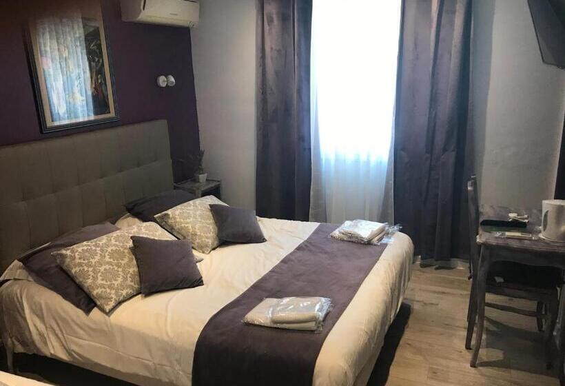 חדר סטנדרט לשלושה, Hôtel Les Mimosas