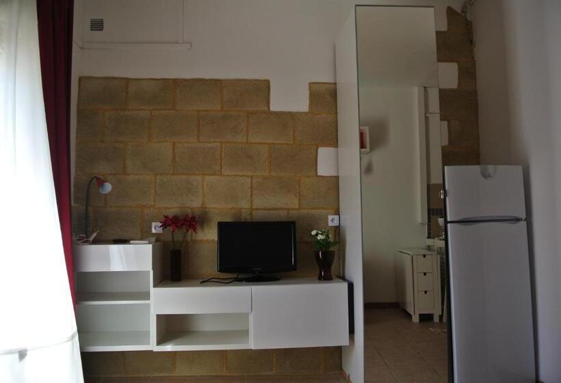 Студия Стандарт, Hôtel Les Mimosas