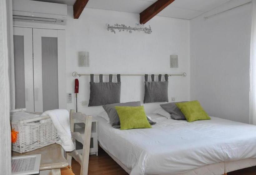 דירת חדר, Hôtel Les Mimosas