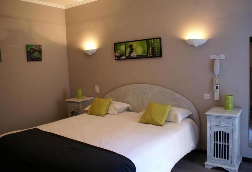 Номер Стандарт, Le Petit Manoir Logis