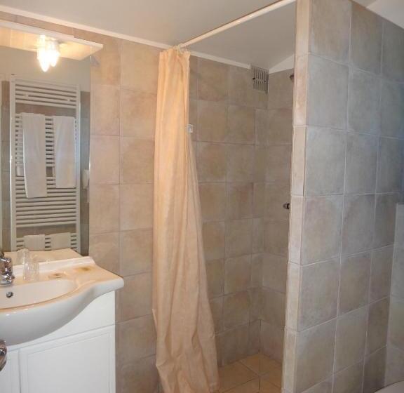 غرفة قياسية ثلاثية, Le Petit Manoir Logis