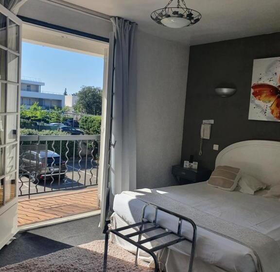 غرفة قياسية ثلاثية, Le Petit Manoir Logis