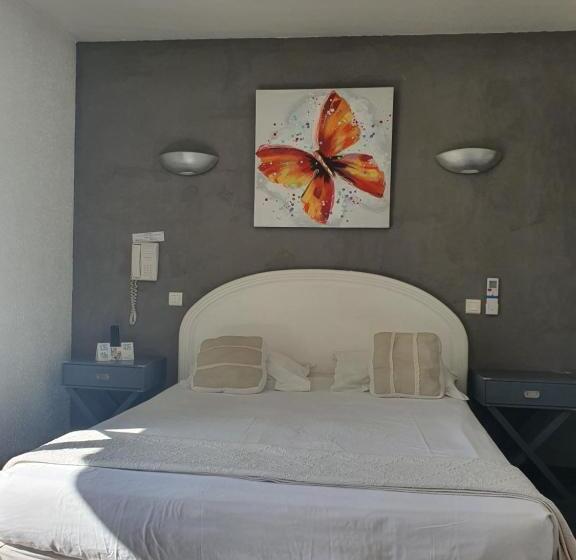 Номер Стандарт Трехместный, Le Petit Manoir Logis