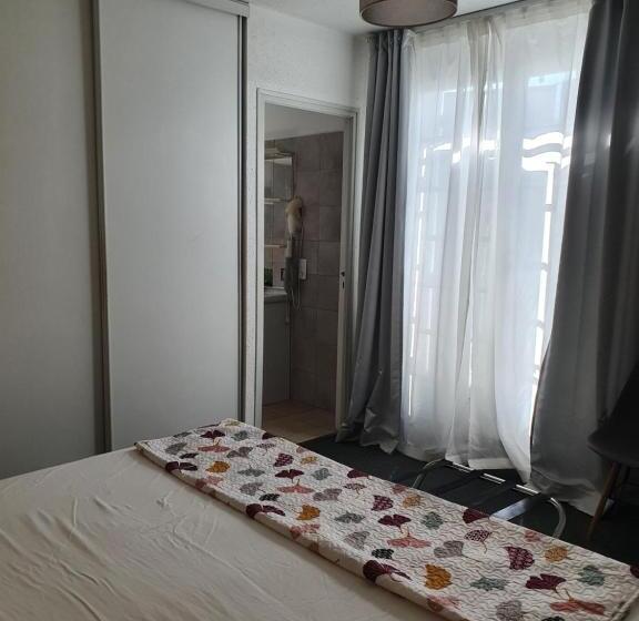 غرفة قياسية ثلاثية, Le Petit Manoir Logis