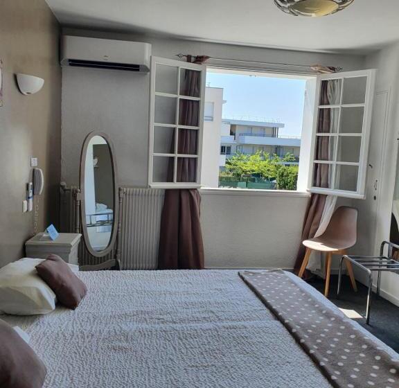 غرفة قياسية ثلاثية, Le Petit Manoir Logis