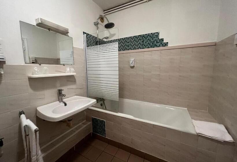 غرفة عائلية, Les Montois