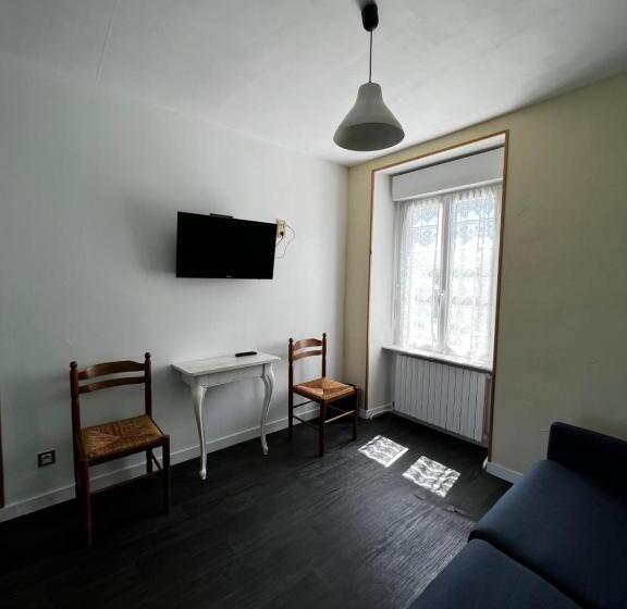 غرفة عائلية, Les Montois