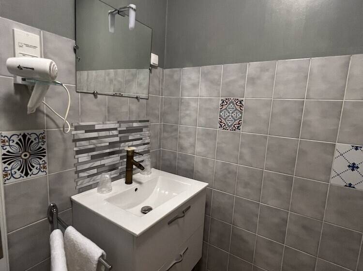 غرفة سوبيريور, Les Montois