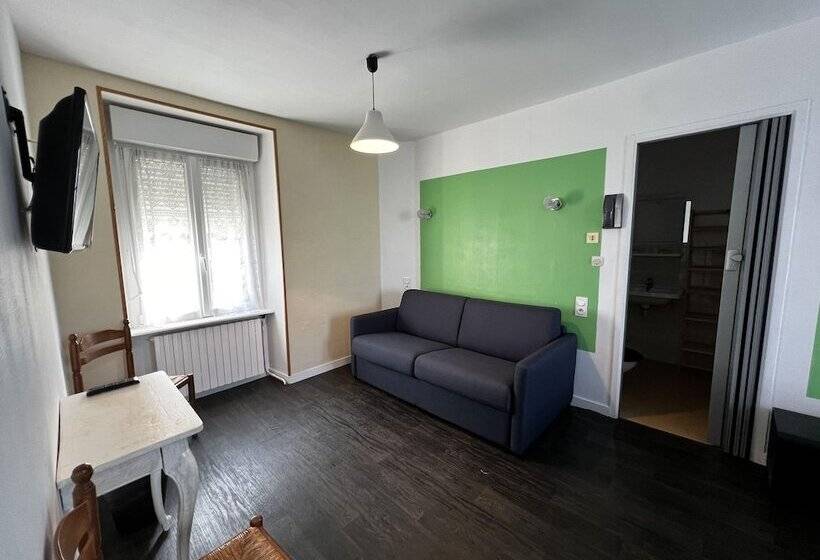 غرفة عائلية, Les Montois