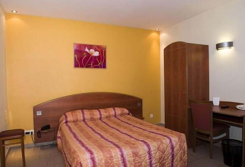 غرفة قياسية رباعية, Logis Hôtel   Les Paturelles