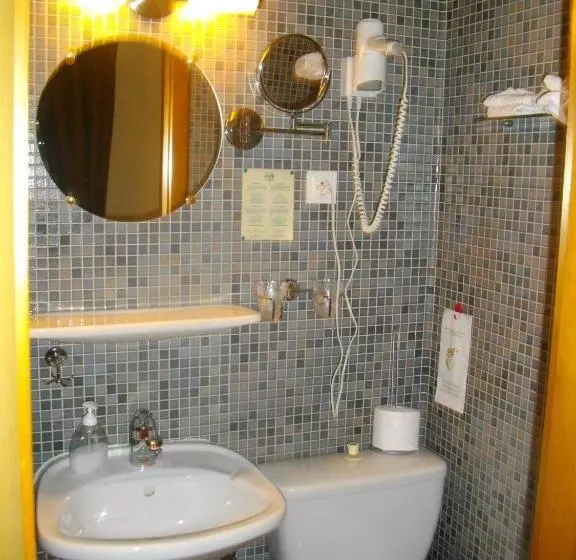 Standard Yhden Hengen Huone, Logis Hôtel Restaurant La Tête Des Faux