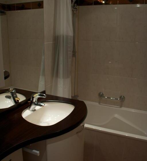 דירת חדר, Restaurant Les Capucins