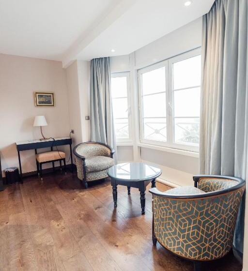 סוויטה יוקרתית, Dormy House