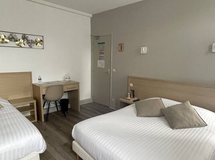 חדר סטנדרט לשלושה, Du Commerce