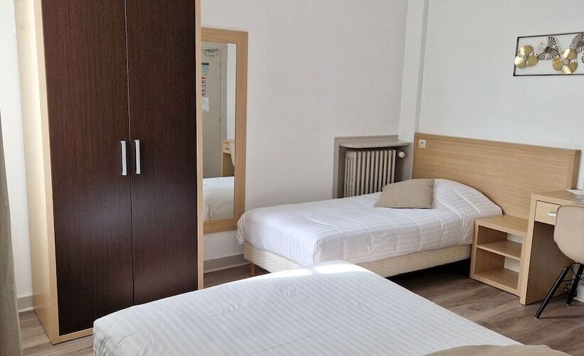 חדר סטנדרט לשלושה, Du Commerce