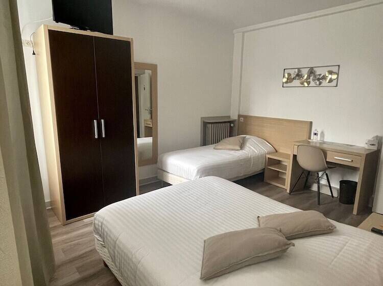 חדר סטנדרט לשלושה, Du Commerce