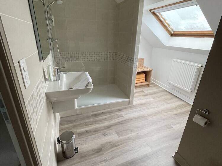 חדר סטנדרט לארבעה, Du Commerce