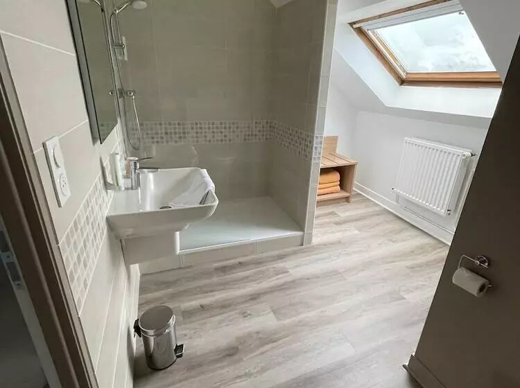 Standard Neljän Hengen Huone, Du Commerce