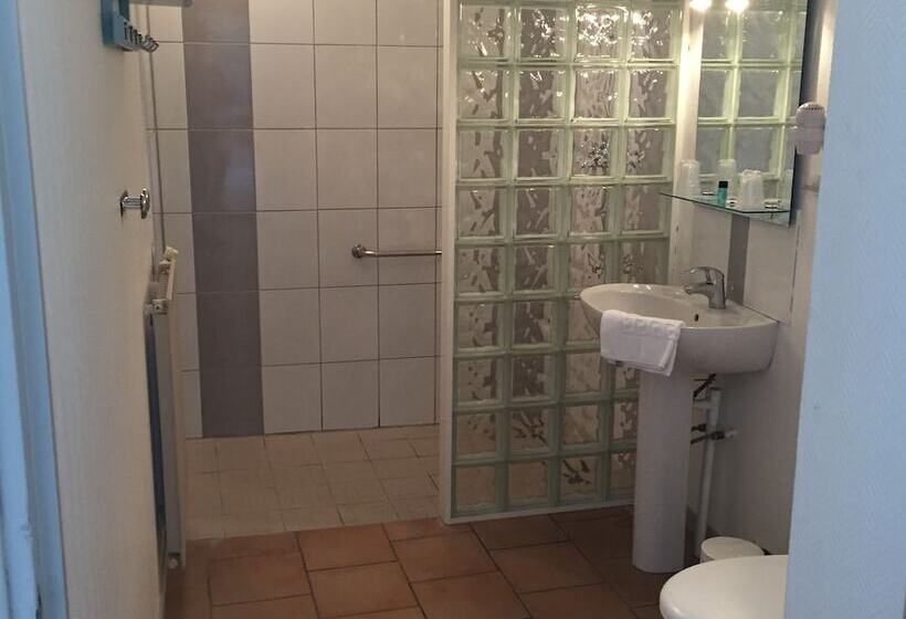 חדר סטנדרט לארבעה, Du Commerce