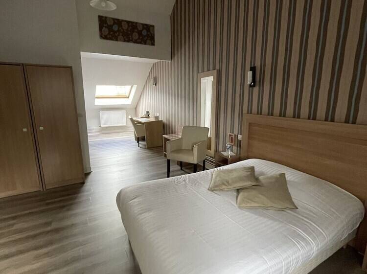 חדר סטנדרט לארבעה, Du Commerce