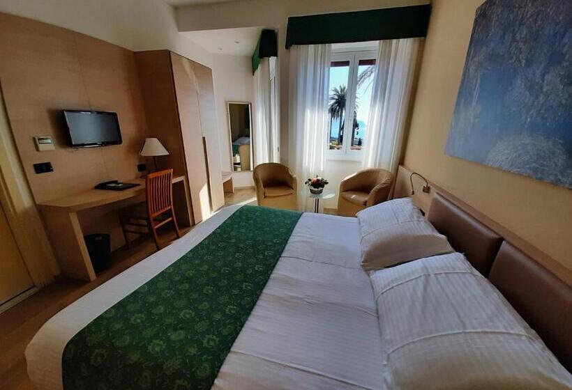 Comfort room with balcony, Esperia