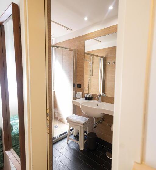 Comfort room with balcony, Esperia