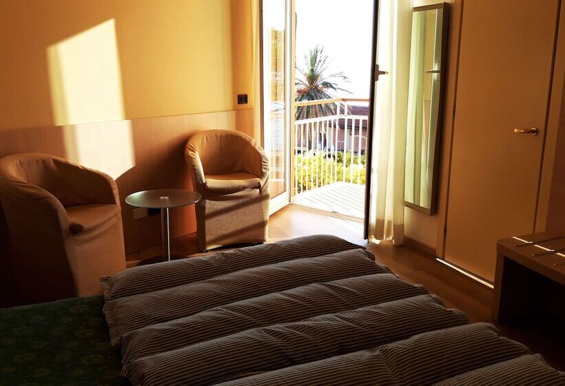 Comfort room with balcony, Esperia
