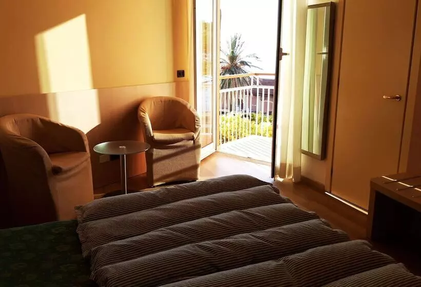 Comfort room with balcony, Esperia