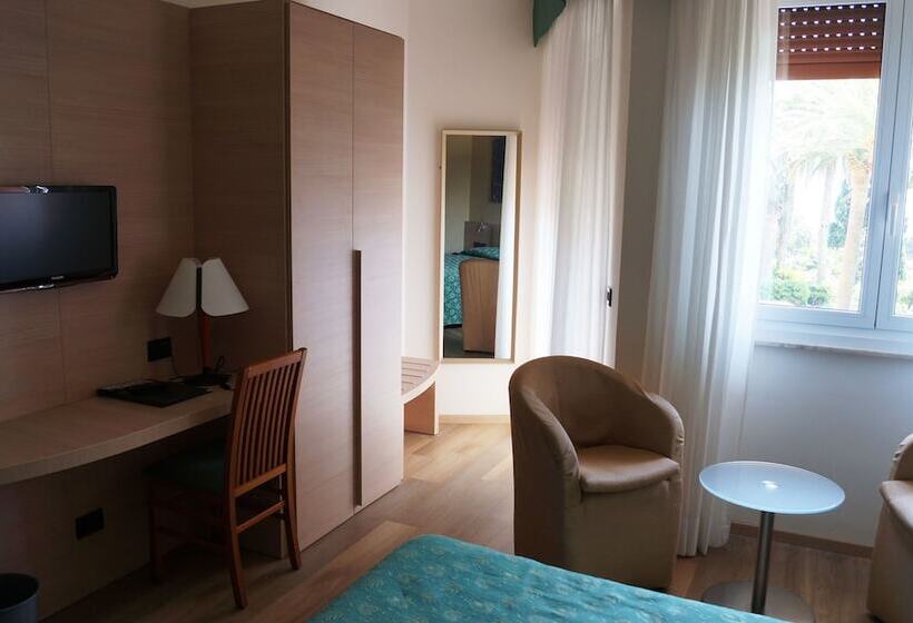 Comfort room with balcony, Esperia