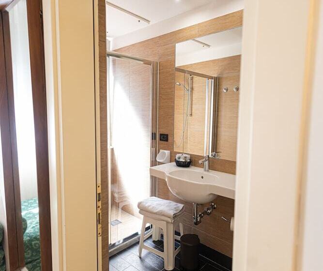 Comfort room with balcony, Esperia