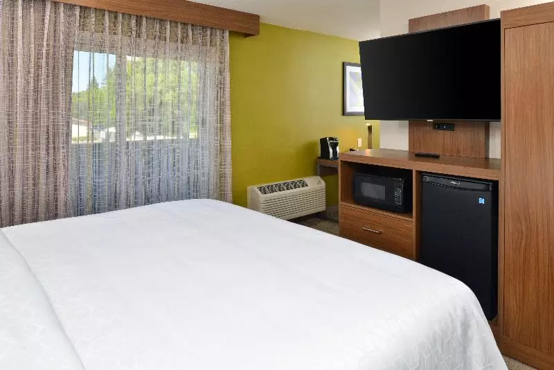 Standard Room King Bed Adapted for people with reduced mobility