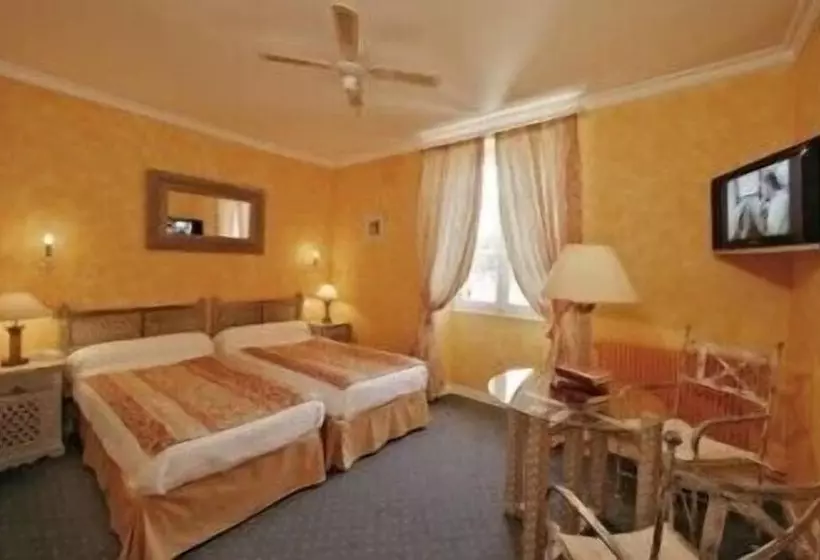 スーペリアールーム, Hostellerie Du Passeur   Hôtel & Restaurant   Climatisation Et Piscine Chauffée