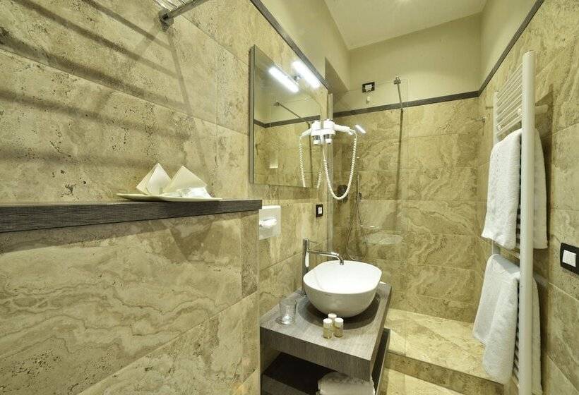 Номер Deluxe, Lamberti