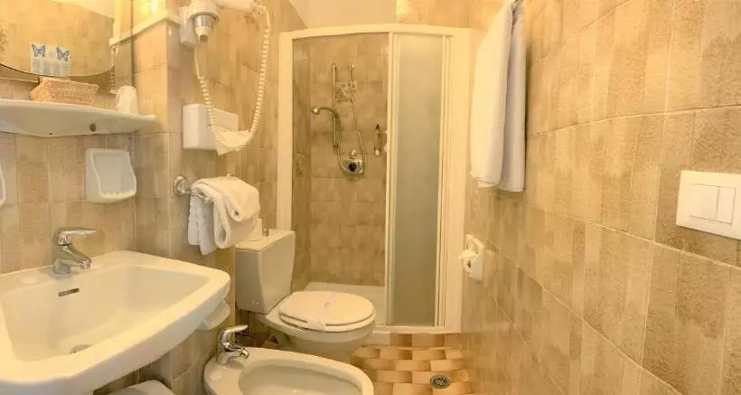 اتاق استاندارد, Lamberti