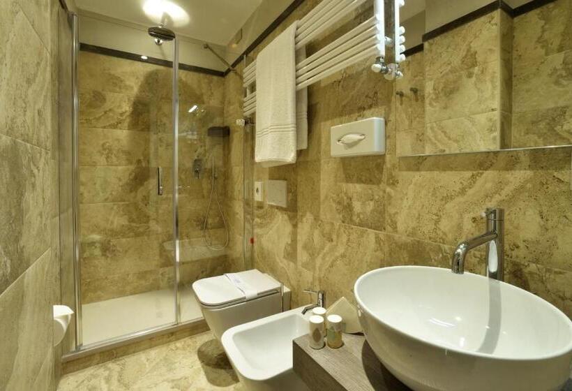 Номер Deluxe, Lamberti