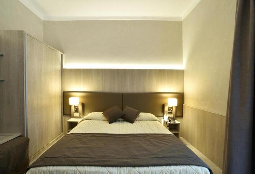 Номер Deluxe, Lamberti