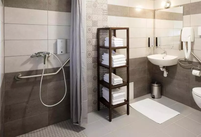 スタンダード４人部屋, Logis Hôtel Restaurant Les Cèdres