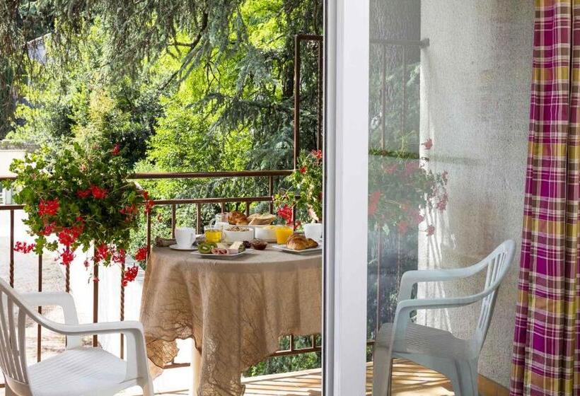 4인용 스탠다드 룸, Logis Hôtel Restaurant Les Cèdres